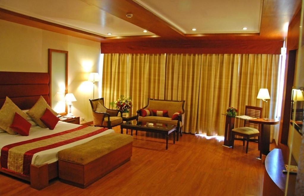Hotel Shivalikview จัณฑีครห์ ภายนอก รูปภาพ