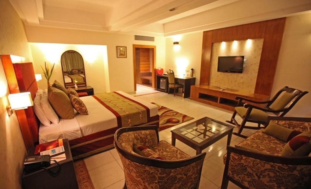 Hotel Shivalikview จัณฑีครห์ ภายนอก รูปภาพ